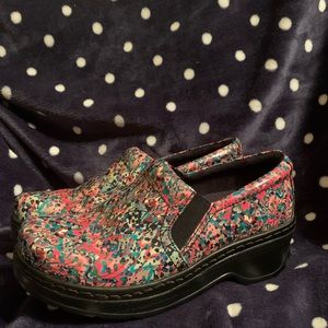Klogs Naples Size 6 shoes
